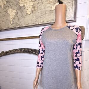 Disney LuLaRoe Gray Pink Navy Geometric Raglan 3/4 Sleeve Crew Neck S Women